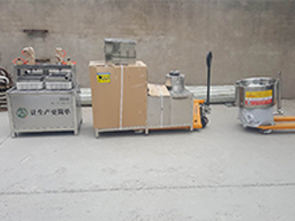 新密客戶(hù)豆腐皮機(jī)發(fā)貨