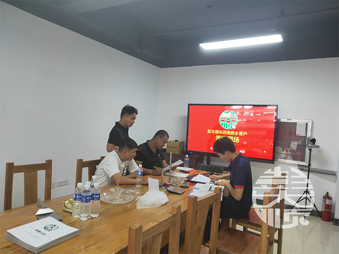 新鄉(xiāng)客戶改行做豆制品，訂購一套全自動豆腐機