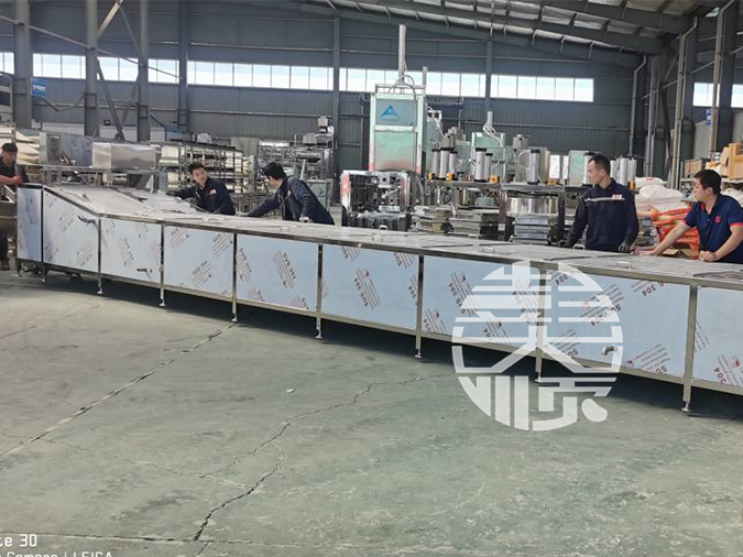 鄭州客戶(hù)定制的大型豆干鹵水槽準(zhǔn)備發(fā)貨