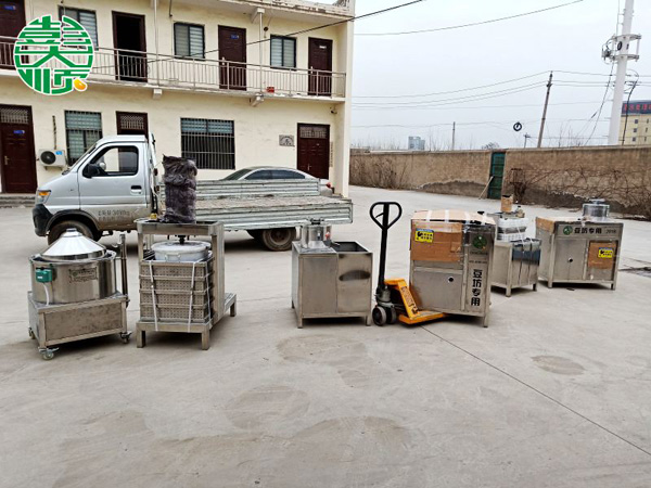 南陽唐河客戶購買的豆腐機發(fā)貨現(xiàn)場