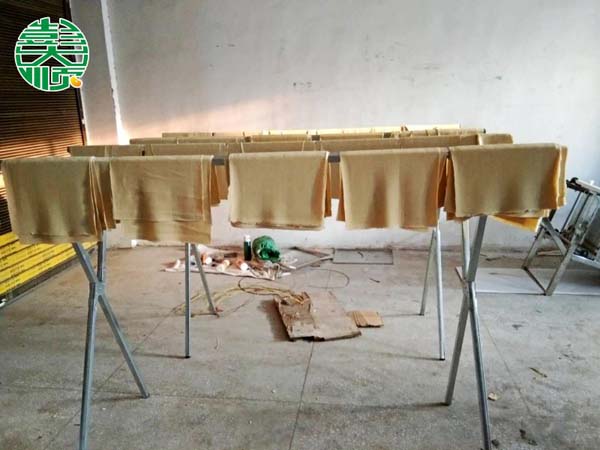 周口項(xiàng)城豆制品成套設(shè)備制作出來的豆腐皮產(chǎn)品