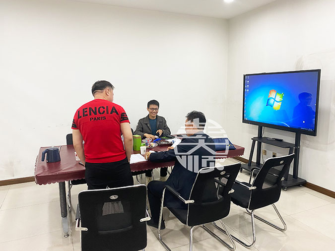 菏澤全自動豆腐機客戶來彭大順工廠溝通設備需求